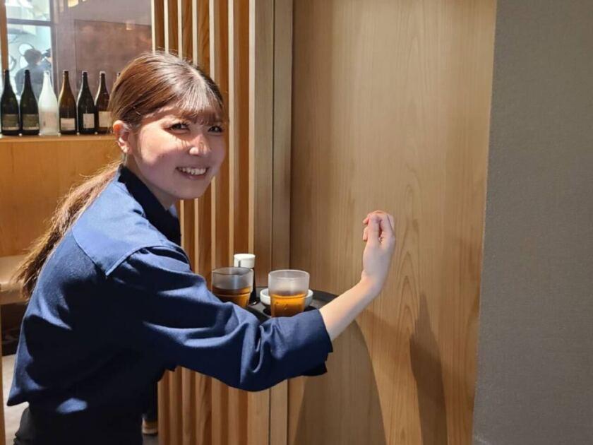 九州酒場筑紫(つくし)枚方モールの制服3