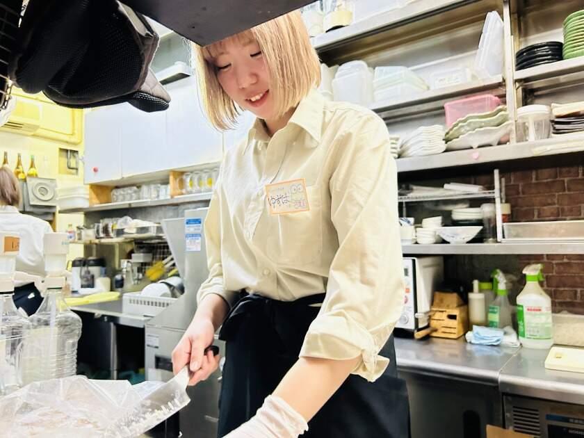 もつ鍋 こうづきの制服7