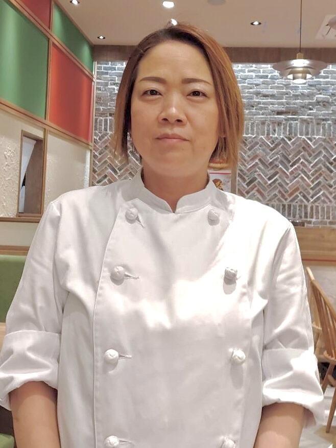 pasta de pasta パスタ デ パスタ ミント神戸店の制服3