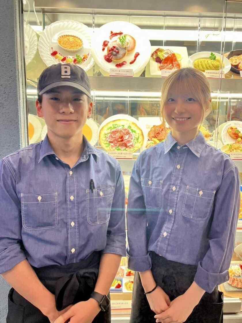 洋食 DINING&CAFE W(ダブル) ソラリアプラザ店の制服1