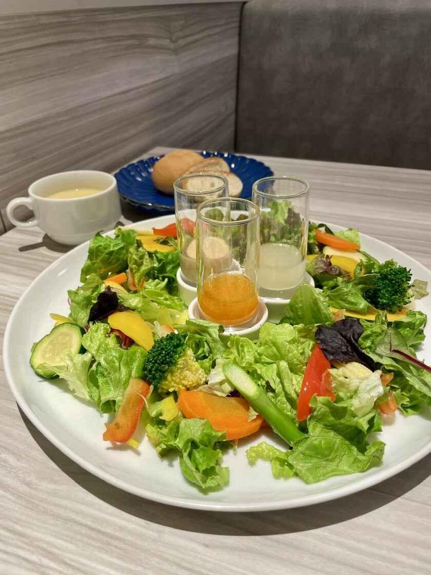 洋食 DINING&CAFE W(ダブル) ソラリアプラザ店の制服4