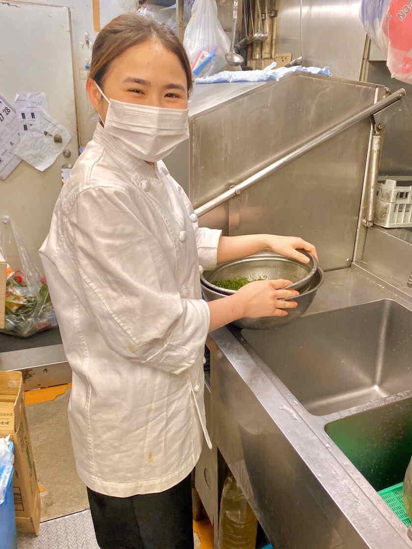 pasta de pasta パスタ デ パスタ ミント神戸店の制服4