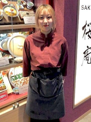 クワトロナポリ イオンモール岡山店の制服5