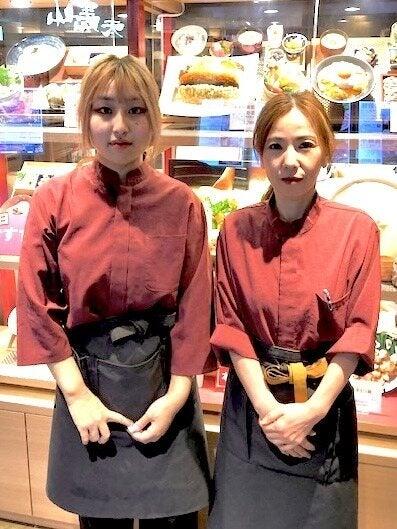 クワトロナポリ イオンモール岡山店の制服6