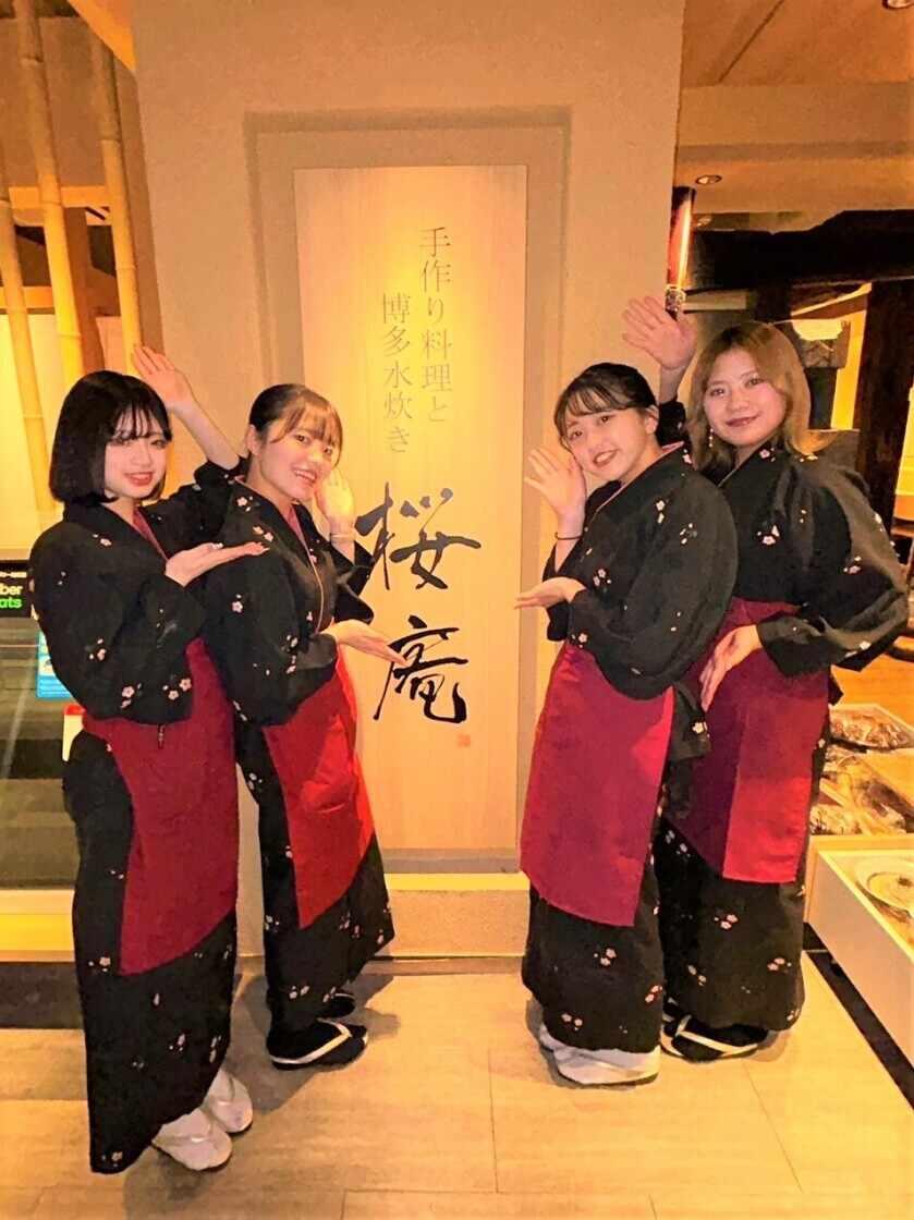 クワトロナポリ イオンモール岡山店の制服3