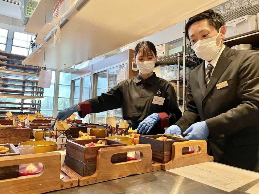 神戸北野ホテルの制服7