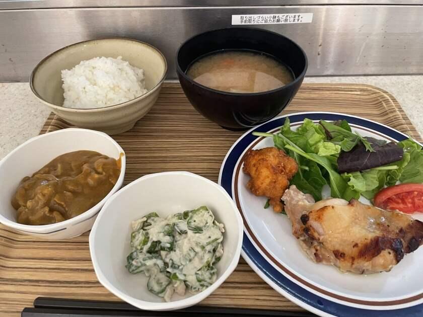 法務省 霞ケ関一丁目食堂の制服1