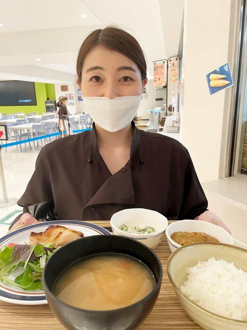 法務省 霞ケ関一丁目食堂の制服2