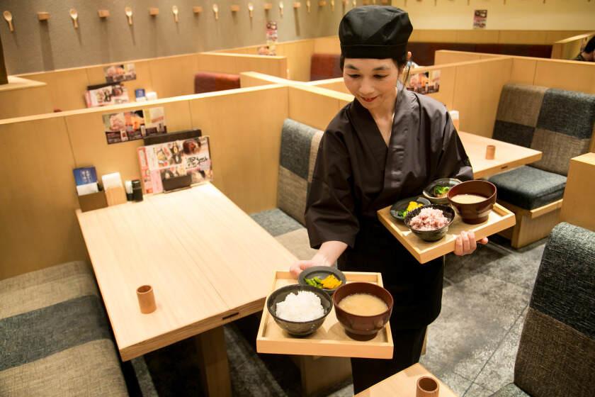 五穀 川口店の制服5