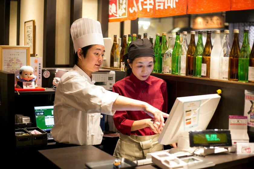 炙り牛たん万 座間店の制服3