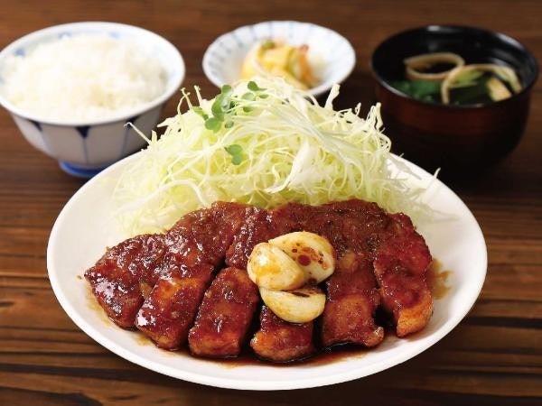 炙り牛たん万 座間店の制服6