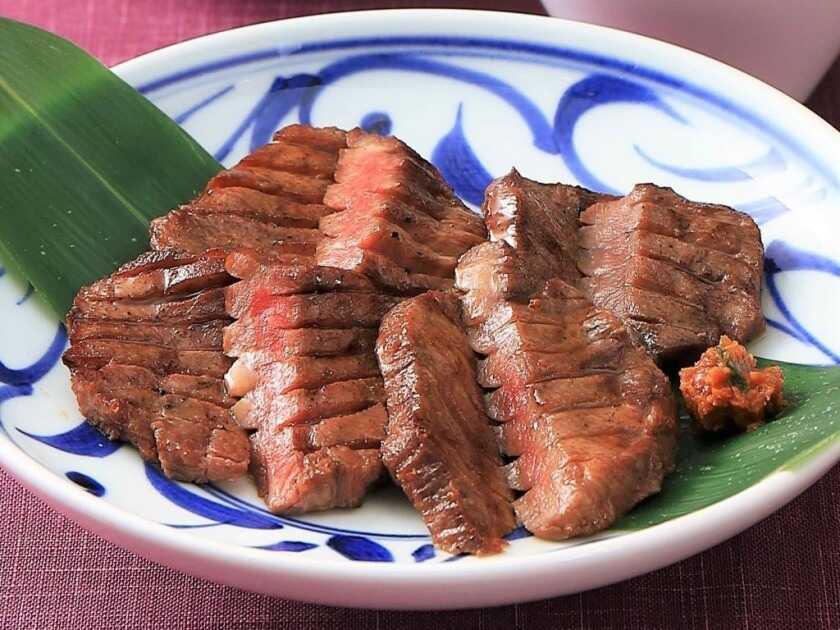 炙り牛たん万 座間店の制服5