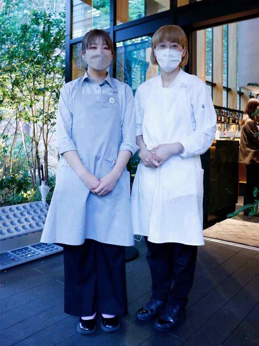 TWELVE GARDENS BAR & GRILLの制服1