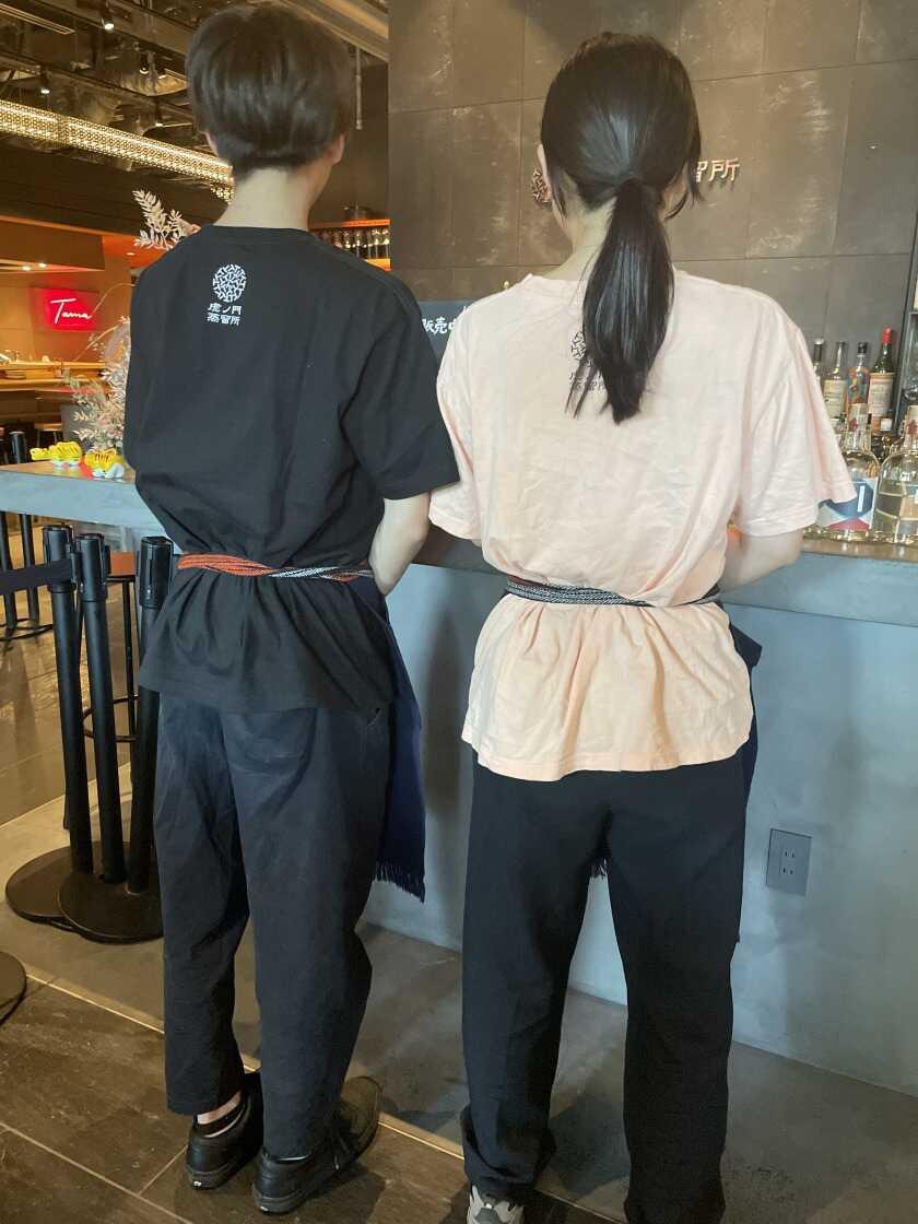 酒食堂虎ノ門蒸留所の制服2