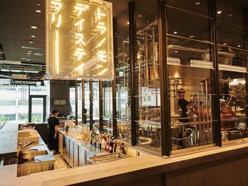 酒食堂虎ノ門蒸留所の制服3