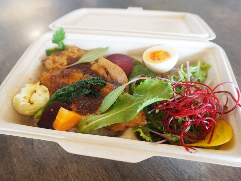 &Here Cafe(アンドヒア カフェ)の制服1