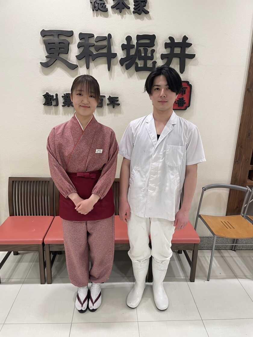 更科堀井 立川店の制服1