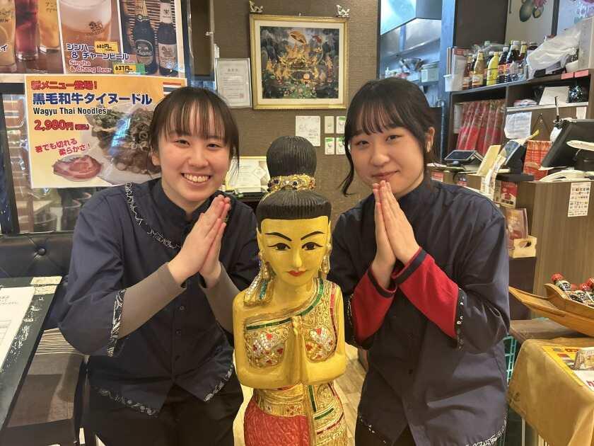 クンテープ ルクア大阪店の制服3