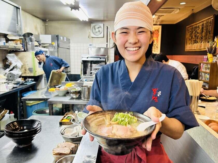 博多川端どさんこ 博多デイトス店の制服1