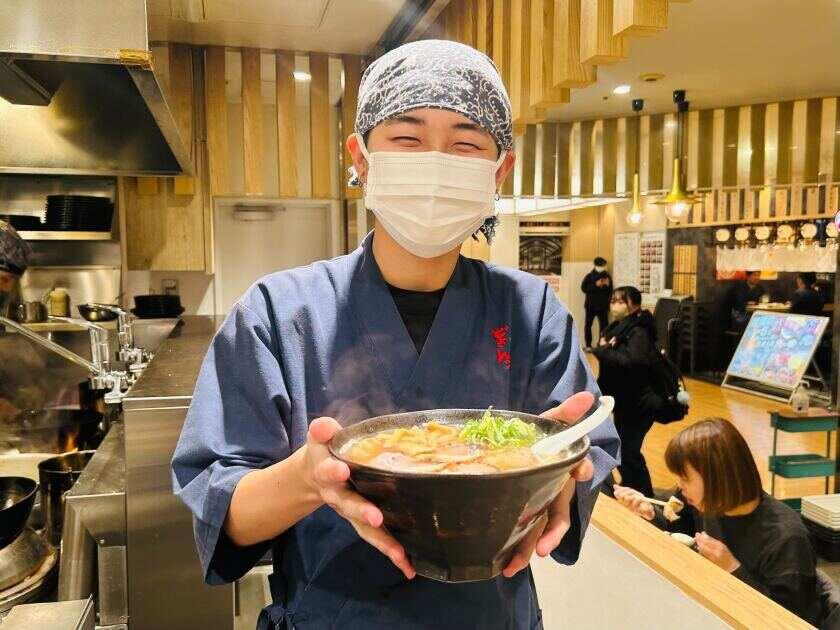 博多川端どさんこ 博多デイトス店の制服3