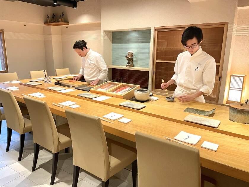 ながり鮨 錬の制服1