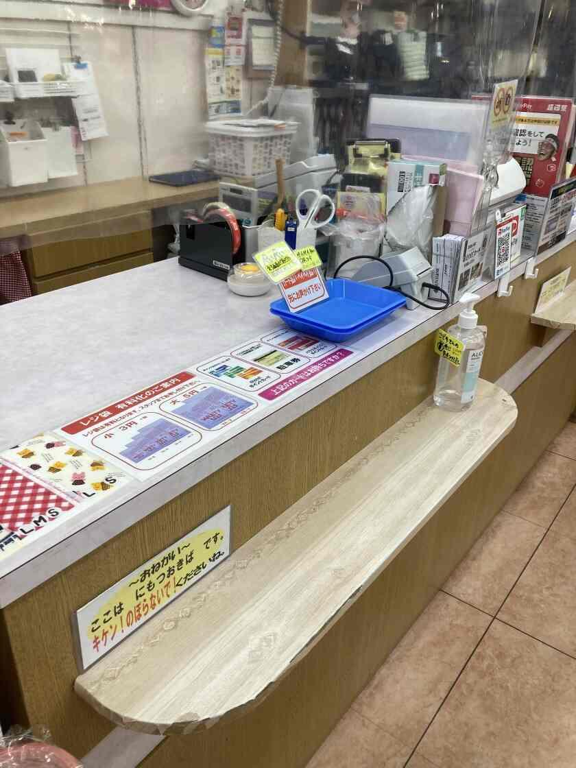 バラエティ101 西宮店の制服3