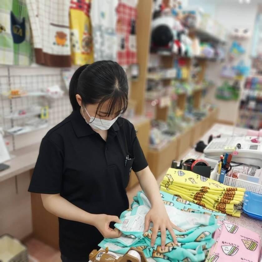 バラエティ101 西宮店の制服6