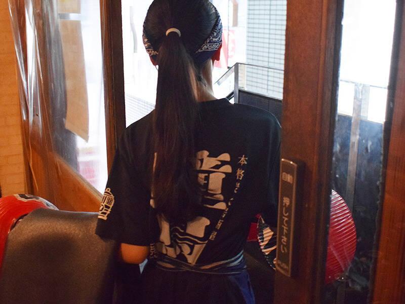 鐘鳥 川西栄店の制服3