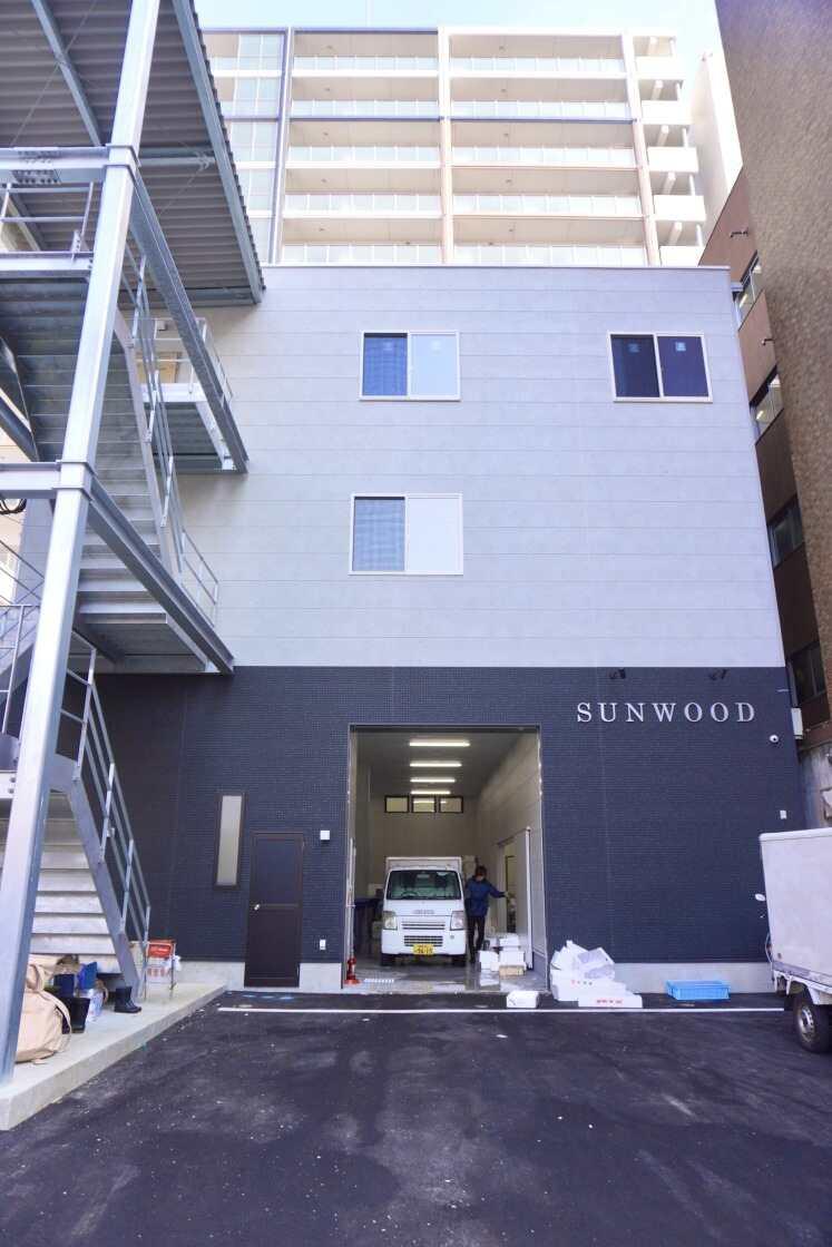 SUNWOOD株式会社の制服1