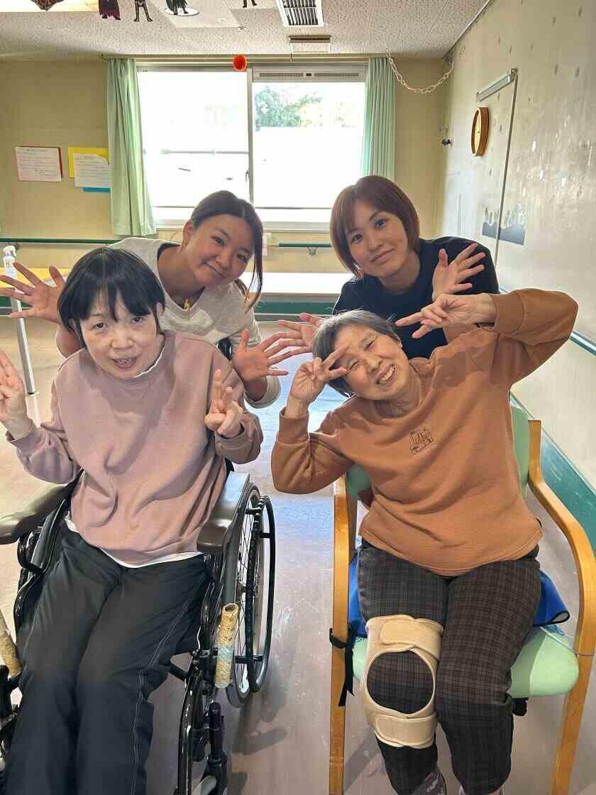 社会福祉法人英芳会 千里みおつくしの杜の制服2