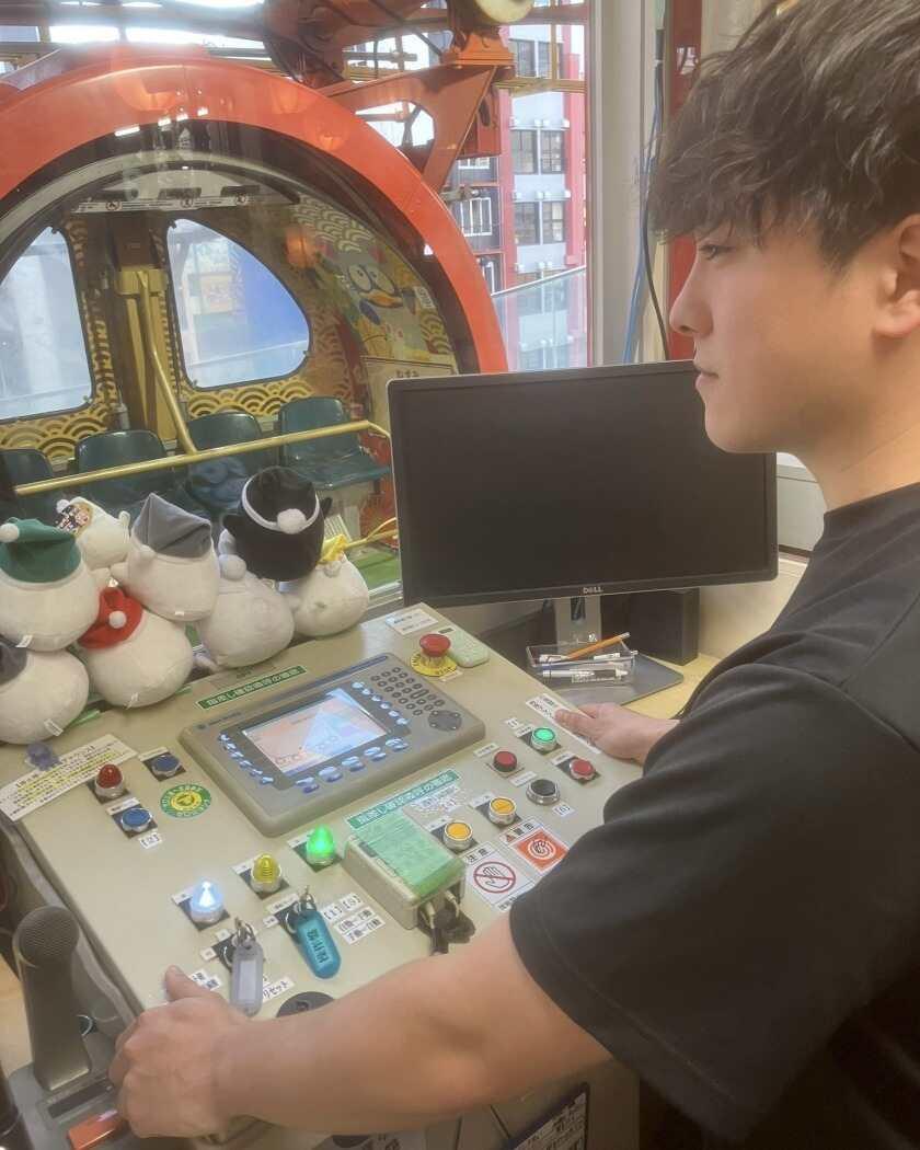 道頓堀大観覧車 えびすタワーの制服2