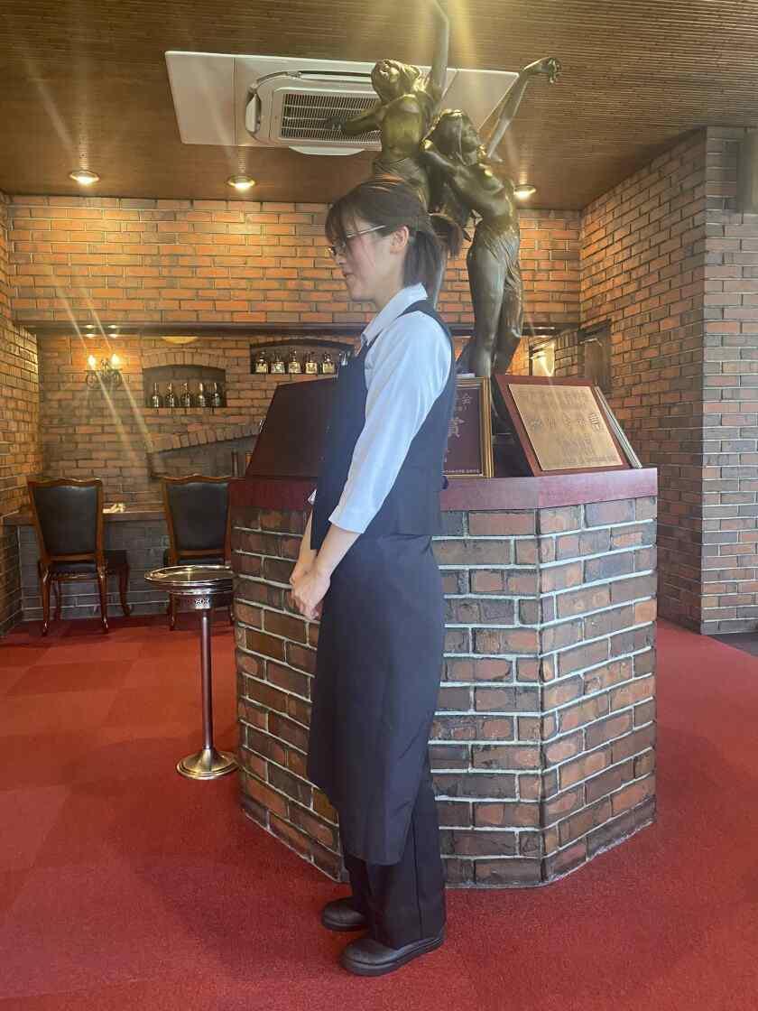 ビフテキのカワムラ神戸本店の制服2