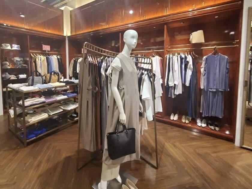 nano・universe りんくう プレミアム・アウトレット シーサイド店の制服7