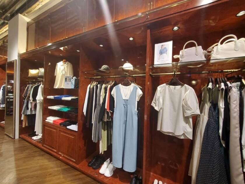 nano・universe りんくう プレミアム・アウトレット シーサイド店の制服5