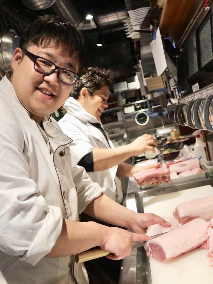 The kitchen喰なべ 岐阜駅前店の制服2