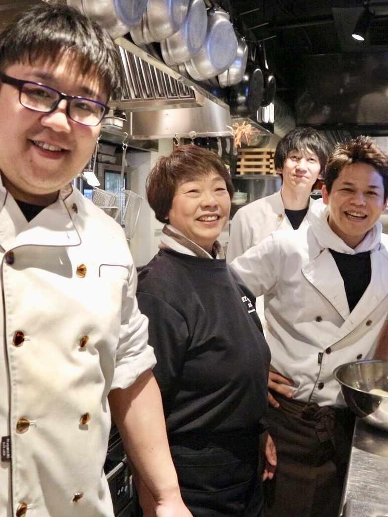 The kitchen喰なべ 岐阜駅前店の制服1