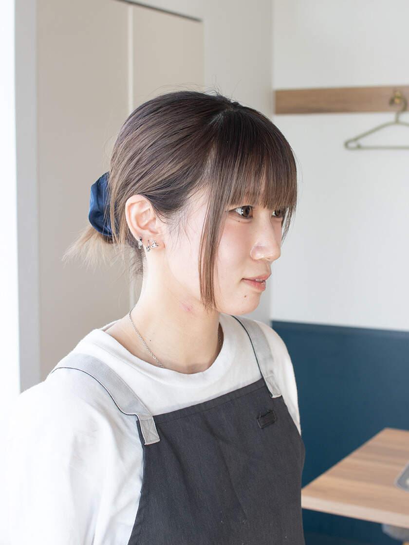 CheeseTable 新宿店の制服3