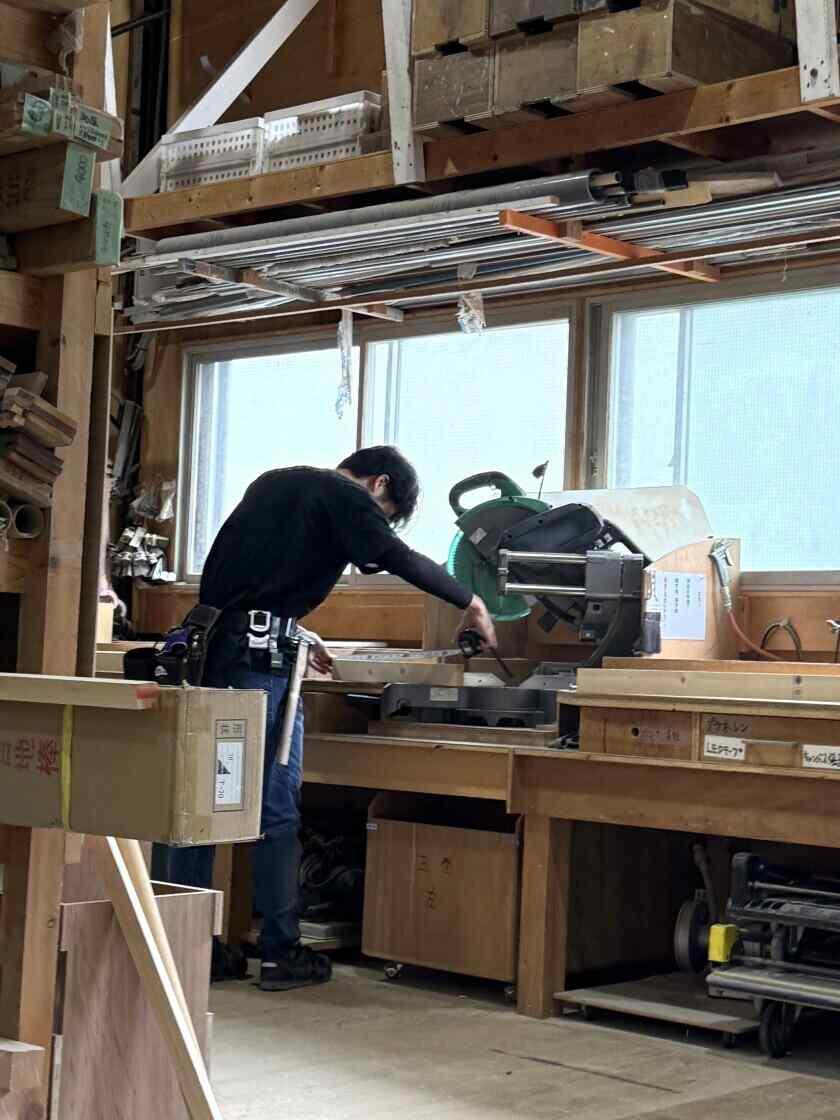 株式会社デフォルメの制服1