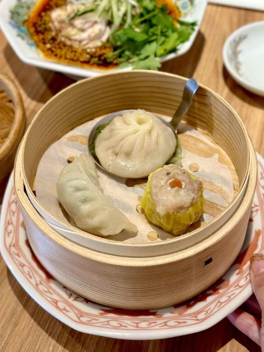 中華酒菜 瑛月(エイゲツ)の制服3