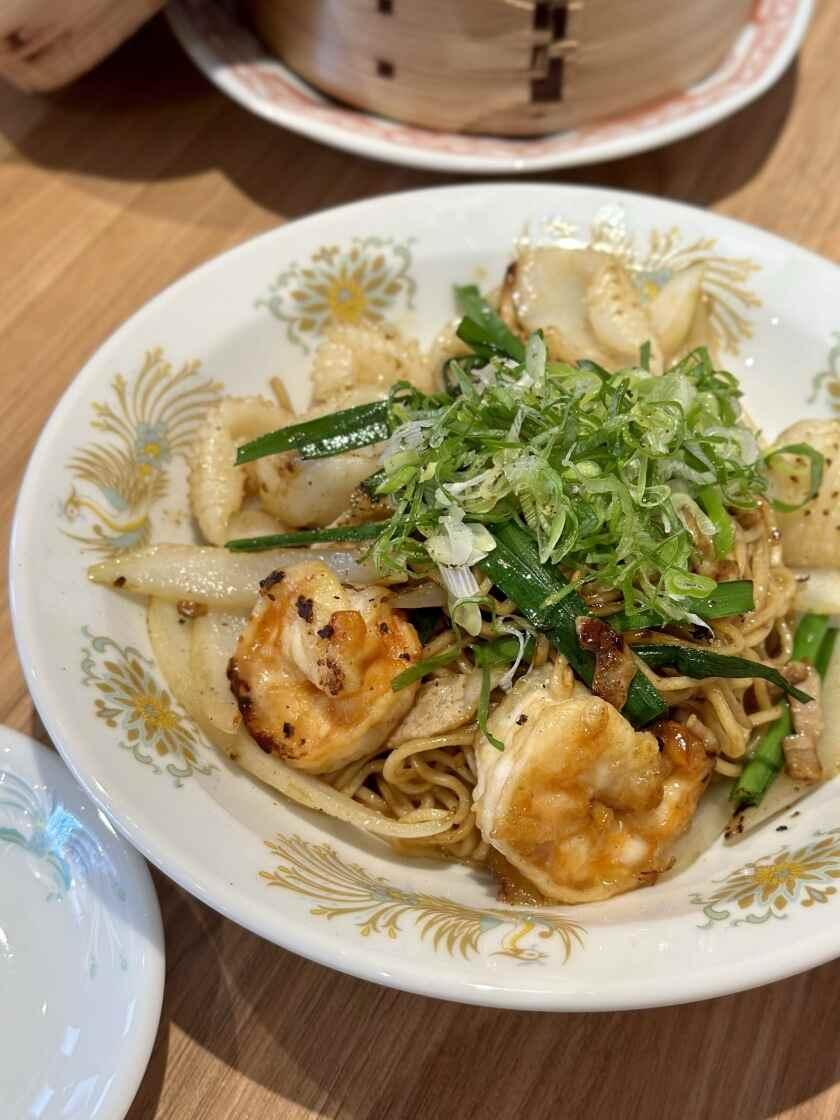 中華酒菜 瑛月(エイゲツ)の制服2