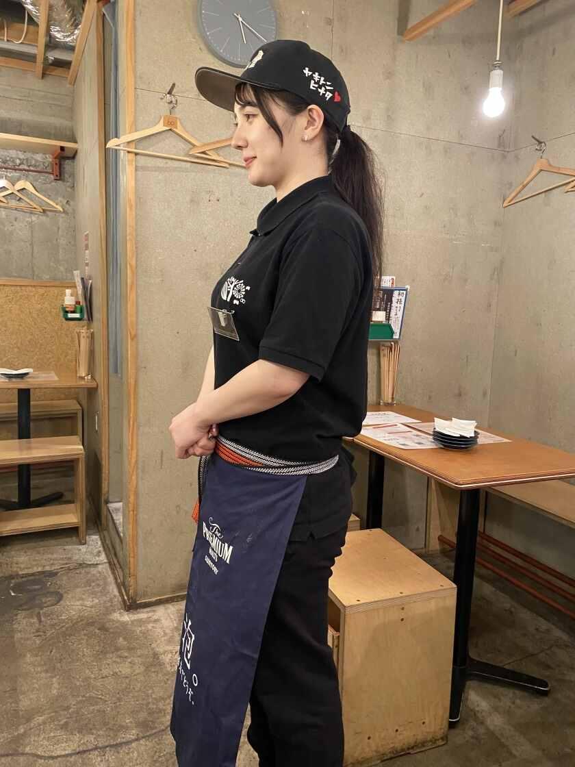 やきとんひなたとうきょうスカイツリー駅店の制服2