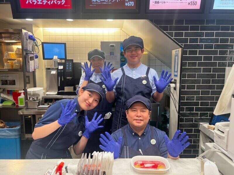 モスバーガー 青物横丁駅前店の仕事画像1