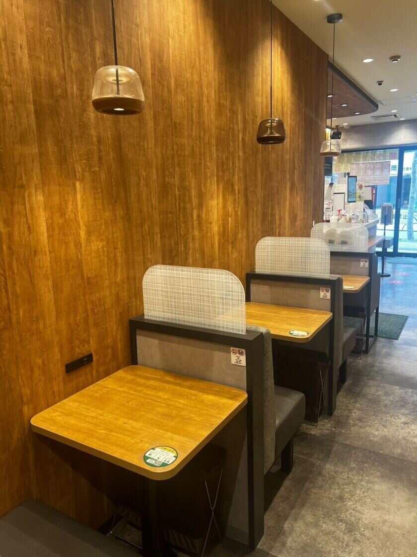 モスバーガー 青物横丁駅前店の制服3