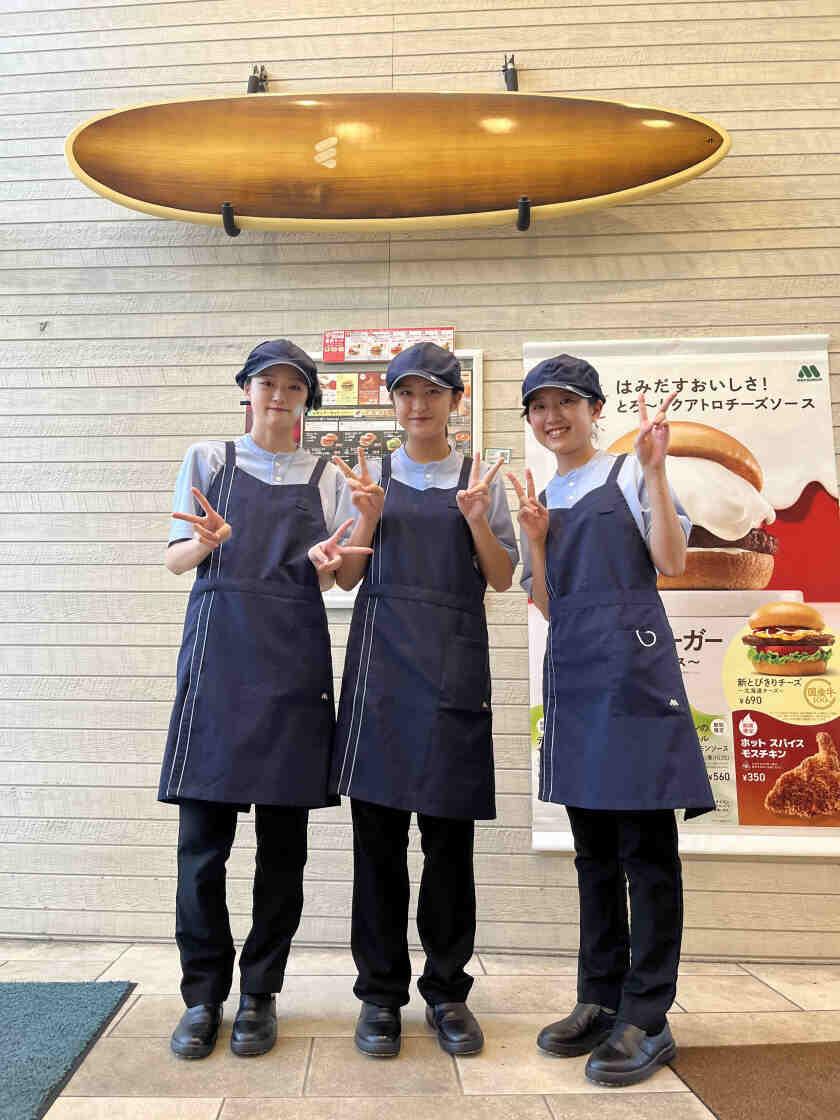 モスバーガー 江ノ島店の制服1