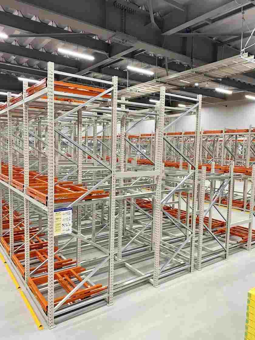 新三興物流株式会社 採用窓口の制服8