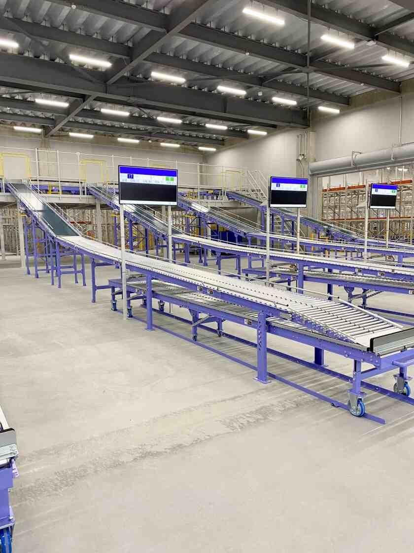 新三興物流株式会社 採用窓口の制服7