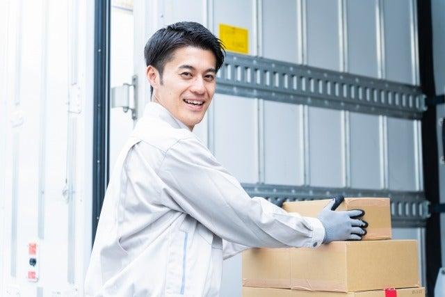 \スキマバイト!4時間分給与保障!日払いOK!/荷降しスタッフ(軽作業・物流、泉大津市)のイメージ画像