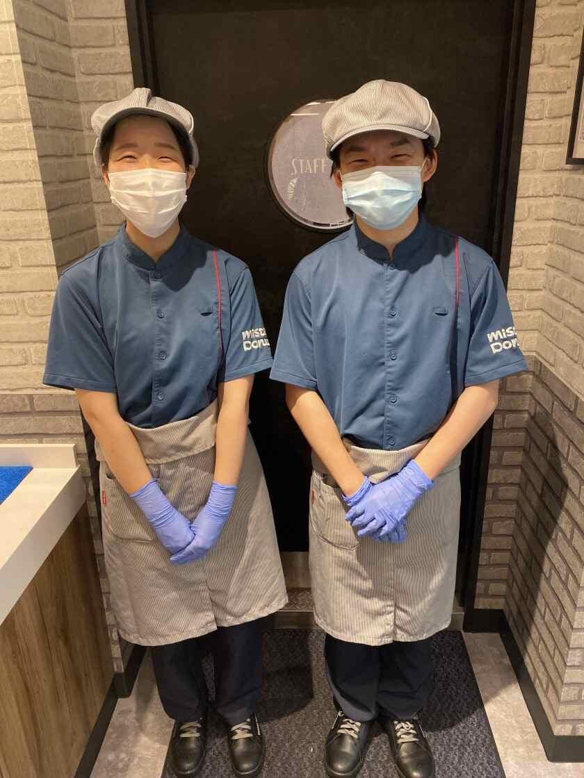 ミスタードーナツ南海天下茶屋駅ショップの制服1