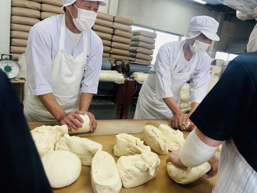 株式会社釜揚げ牧のうどん 畑中製麺所社員募集の制服2