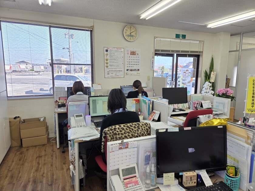 丸善海陸運輸株式会社 本社の制服6